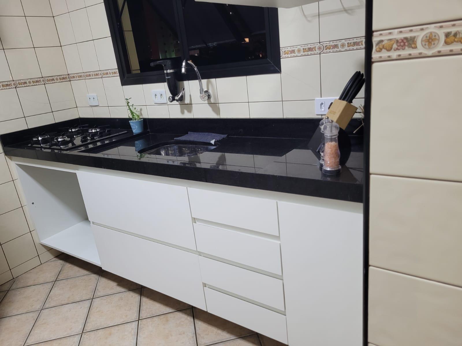 Armário pia em MDF com puxador cava