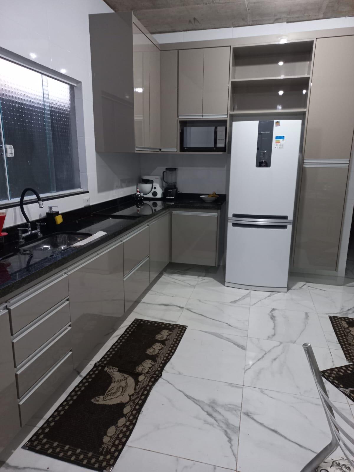 Cozinha planejada completa em MDF laca