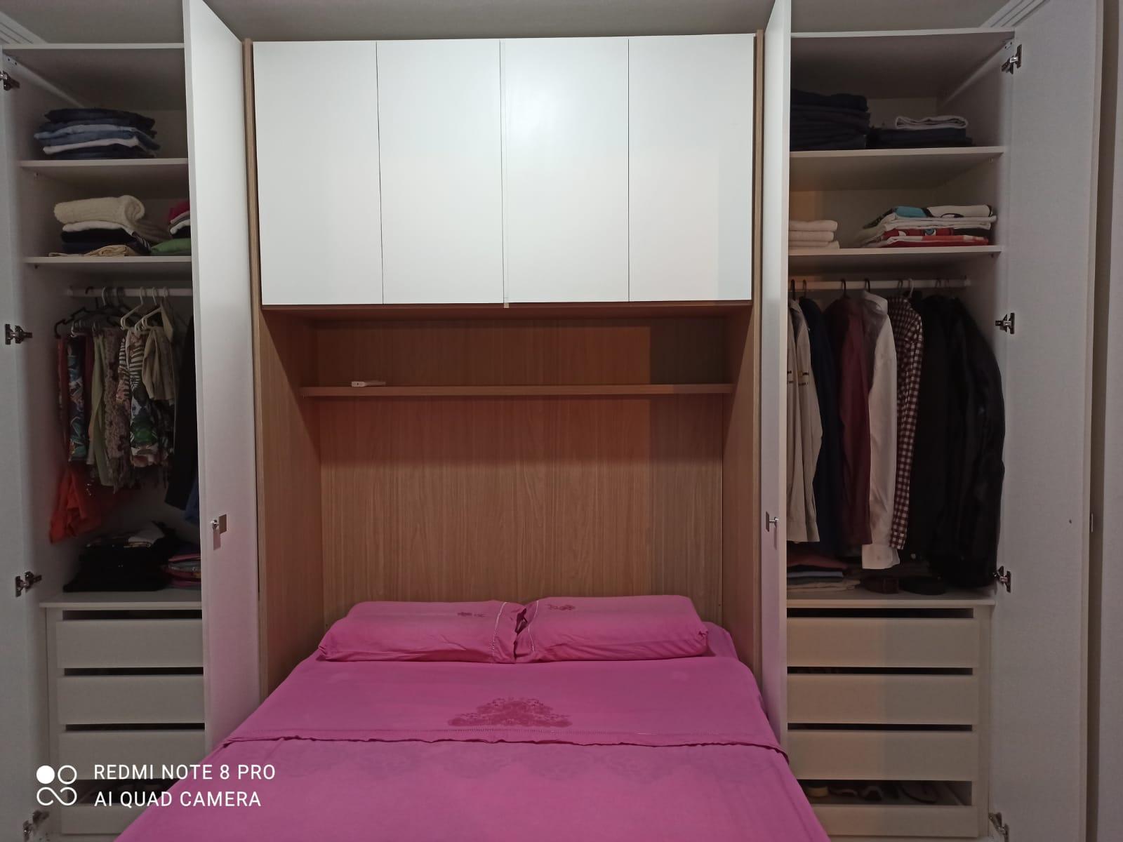 Roupeiro de embutir a cama