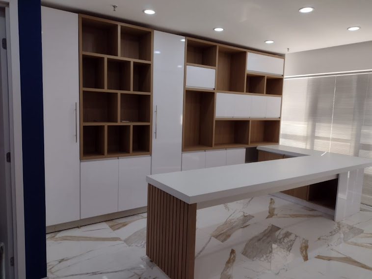 Armário para loja, com balcão expositor. Fino e inteligente