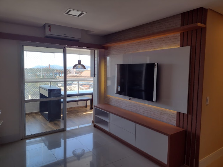 Lindo rack, com painel de TV